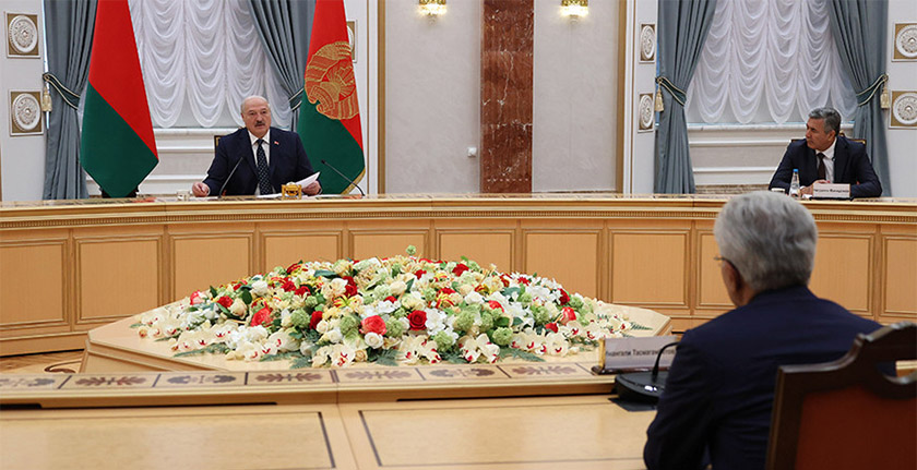 Лукашенко предложит Путину выработать программу действий России и Беларуси