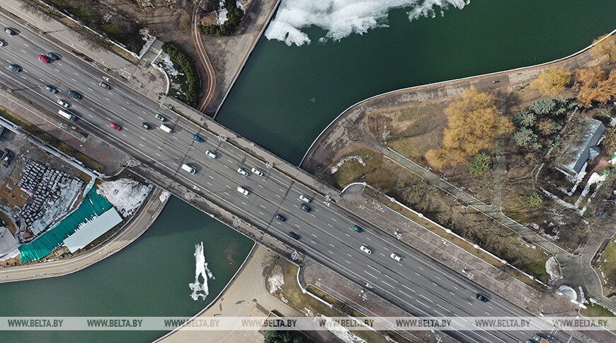 Лукашенко подписал указ о поправках в ПДД. Что меняется для автомобилистов, пешеходов, велосипедистов