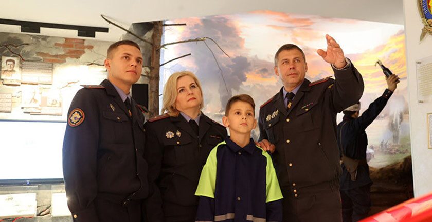 Лукашенко: белорусский милиционер всегда с честью выполняет обязанности и в любую минуту готов прийти на помощь