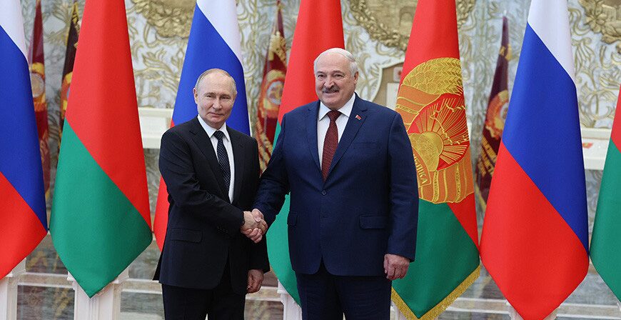 Усиление интеграции, снятие нерешенных вопросов и деревенские угощения в гостях у Лукашенко. Итоги визита Путина в Беларусь