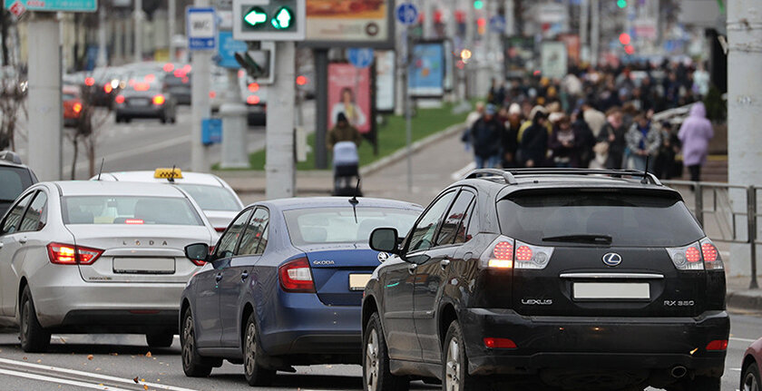 Автовладельцам с 2024 года будут выдавать электронные разрешения на участие в дорожном движении