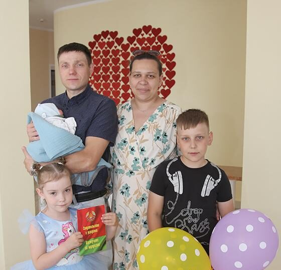 В ЗАГСе в День защиты детей зарегистрирован юбилейный малыш. Марк Гуров стал сотым ребенком в районе