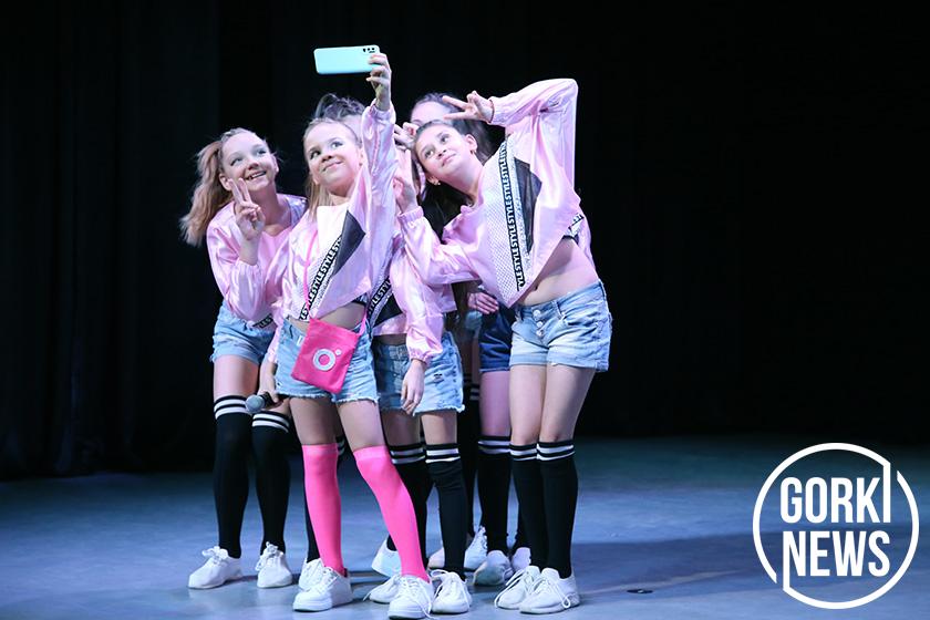 Посмотрите, как прошел концерт, посвященный Дню матери (фоторепортаж)