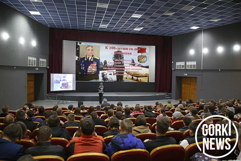 В кинотеатре «Криница» прошло киномероприятие «Человек легенда», посвященное 100-летию со дня рождения Григория Дольникова