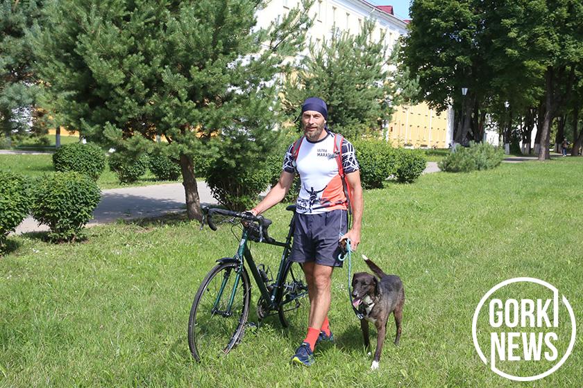 На финише ультрамарафона — Александр Гуриков и его четвероногий друг