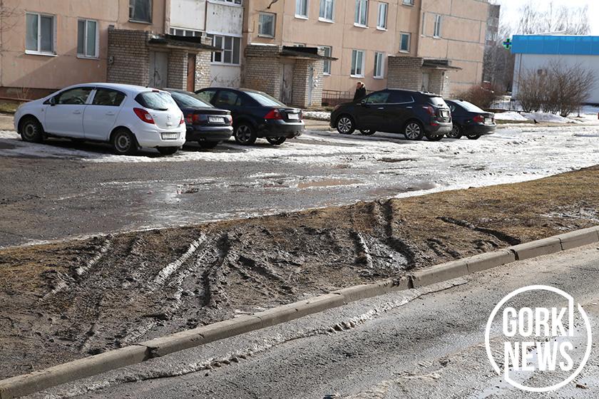 А ларчик, оказывается, открывается просто: кому-то лень объезжать