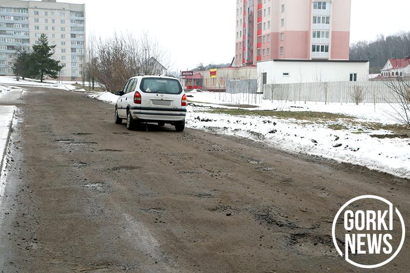 За покупками с препятствиями. Когда отремонтируют дорогу к «Маяку»?
