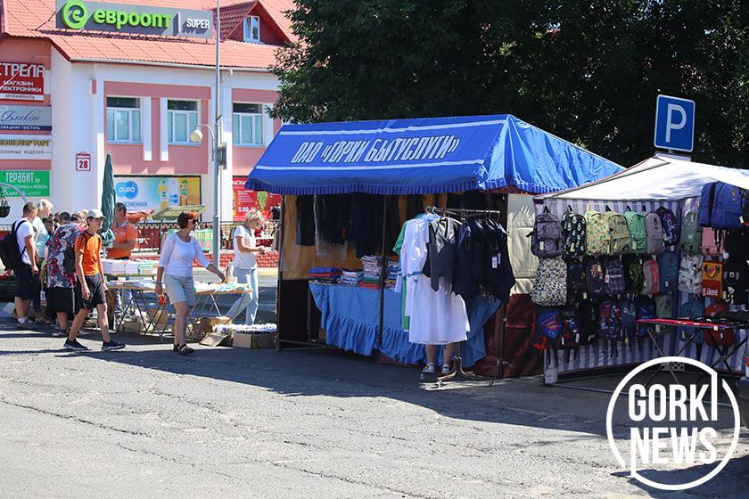 Для галочки или для людей? Сходили на школьный базар и посмотрели, можно ли там собрать ребенка к новому учебному году