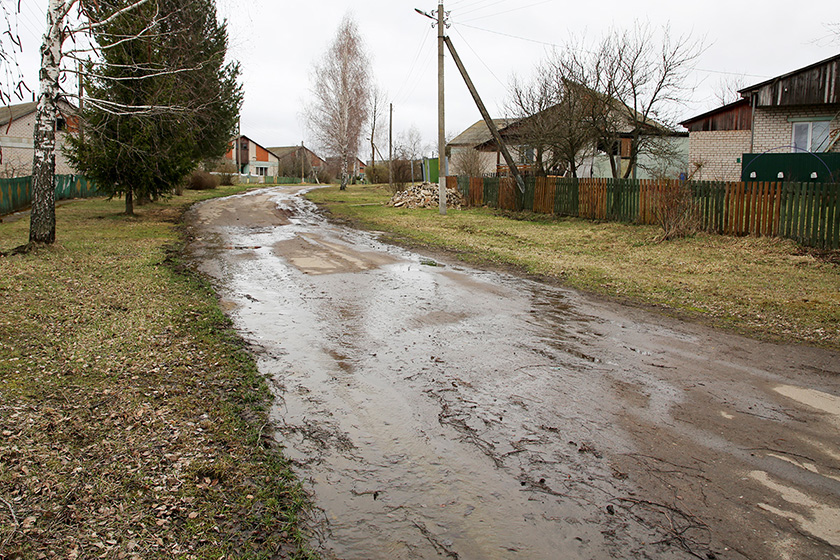 Проблемы с водопроводом в Ходоровке: житель деревни обратился с жалобой в редакцию