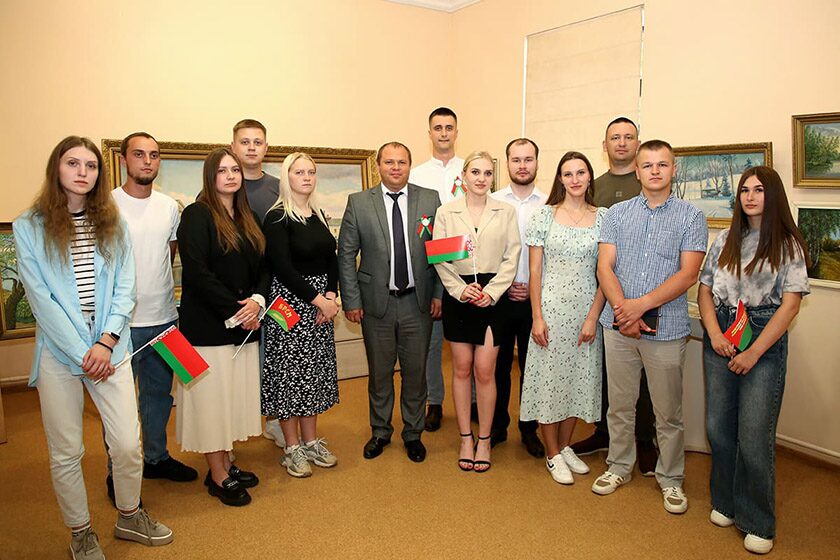 Сегодня в Горецком музее председатель райисполкома Михаил Гулый встретился с молодыми специалистами