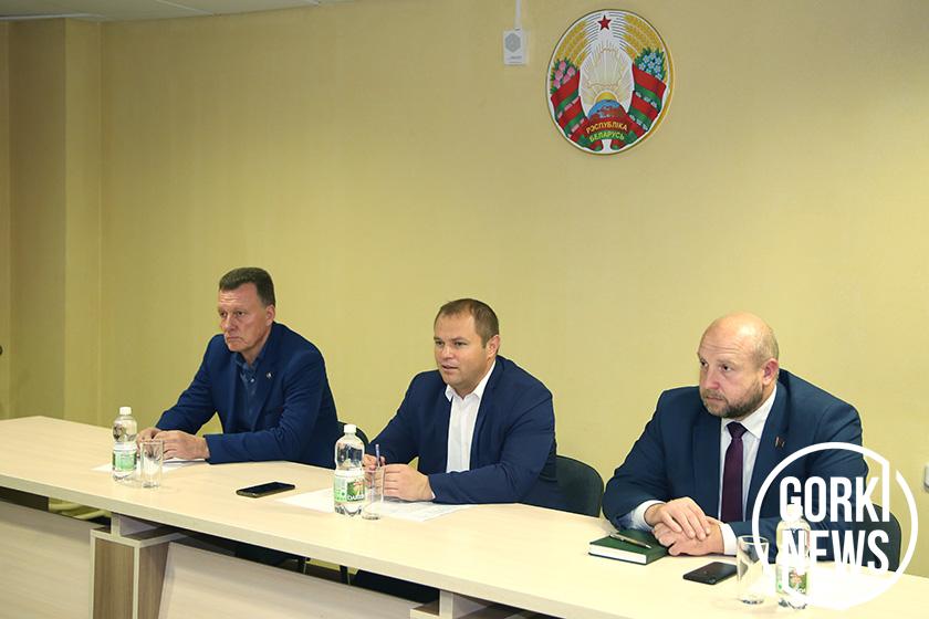 Диалог народа с властью состоялся в конференц-зале Ледовой арены