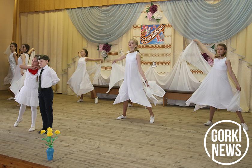 Посмотрите, как прошла литературно-музыкальная композиция в СШ № 2