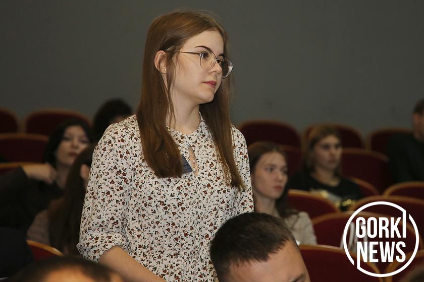 Льготы и выплаты, преимущество контракта над трудовым договором обсудили на диалоговой площадке с молодыми специалистами