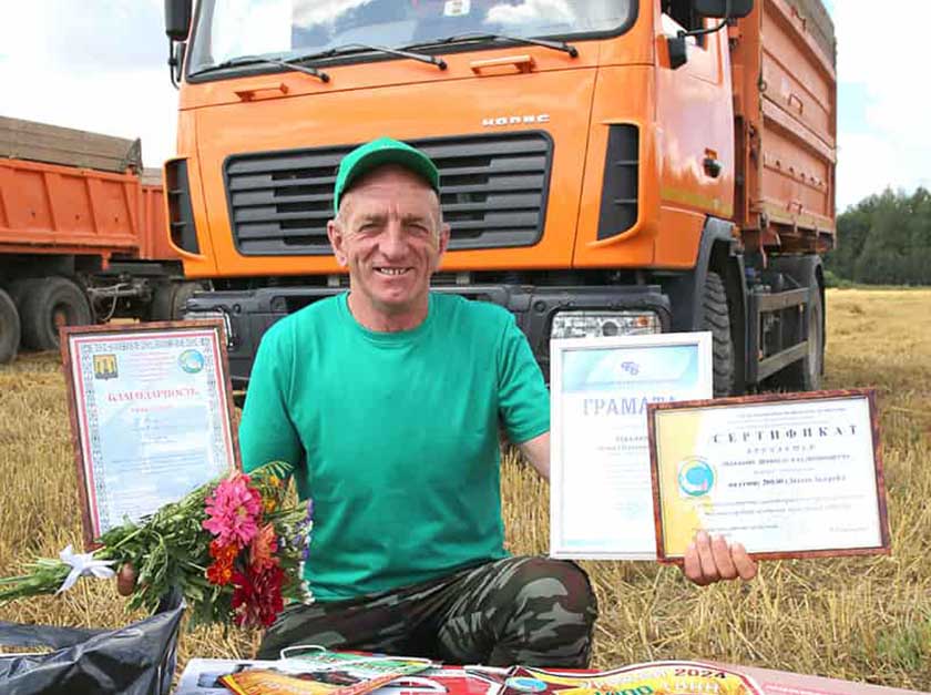 Леонид Рыжков из ОАО «Маслаки» стал первым тысячником по перевозке зерна в районе