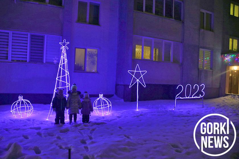 Горки горят новогодними огнями. Фоторепортаж