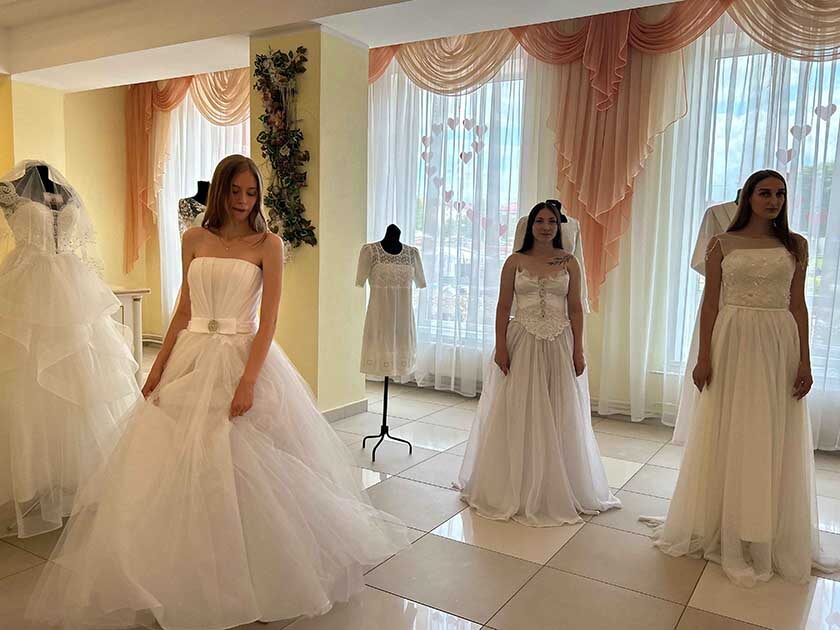 В разгар празднования юбилея города гости Горецкой земли побывали на выставке свадебных платьев-долгожителей (фоторепортаж)