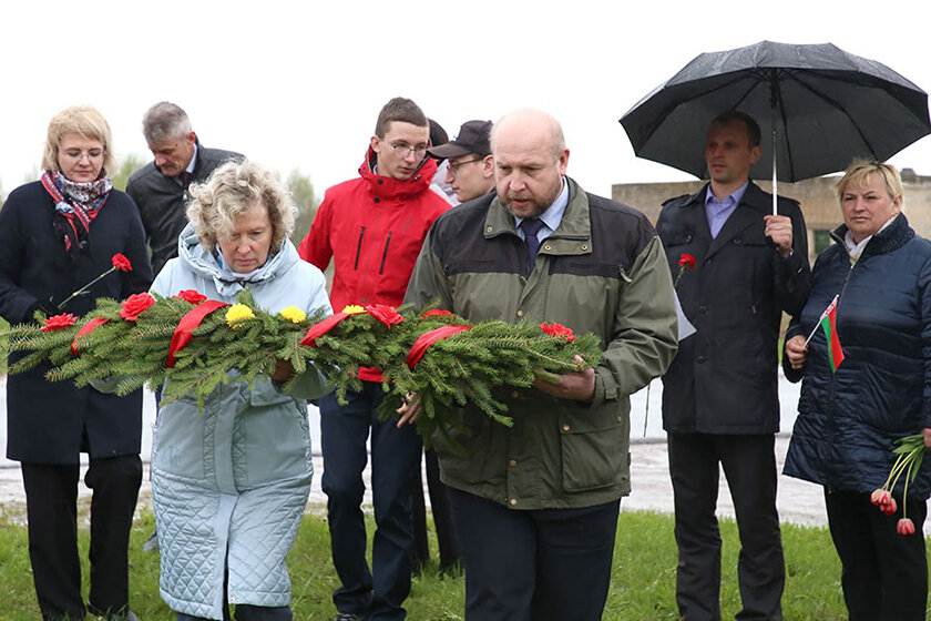 Память жертв аварии на Чернобыльской АЭС почтили у памятных знаков в двух деревнях Горецкого района (дополнено)