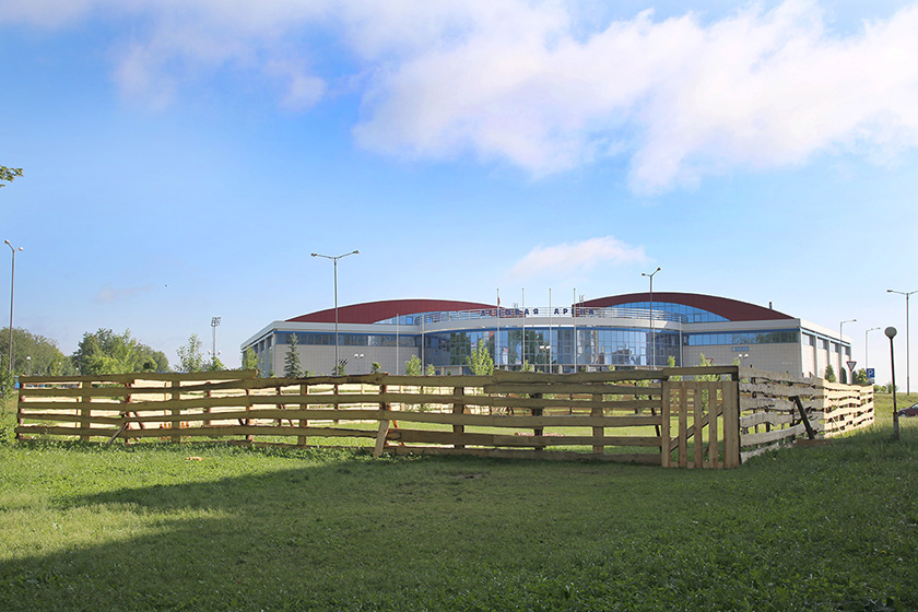 На улице Вокзальной обнесли забором небольшой участок земли — узнали, что там построят