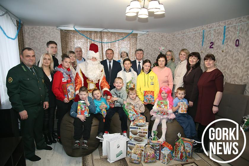 Акция «Наши дети»: подарки для ребят из домов семейного типа