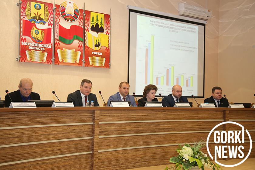 Основные показатели социально-экономического развития и проект бюджета на 2023 год обсудили на заседании райисполкома