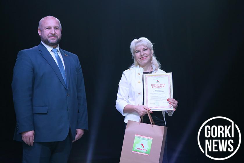 Море цветов, улыбок и первый звонок — День знаний в Паршинской школе