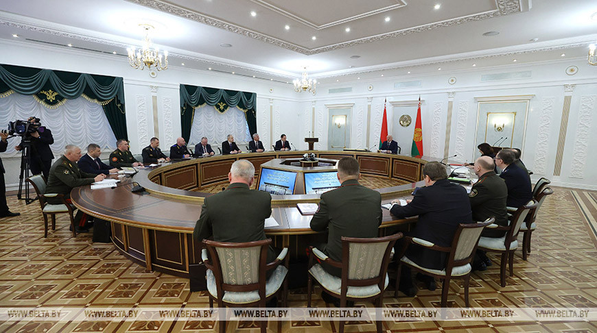 От нацбезопасности и народного ополчения до стрельбы по мишеням в снегопад. Подробности интригующей недели Президента