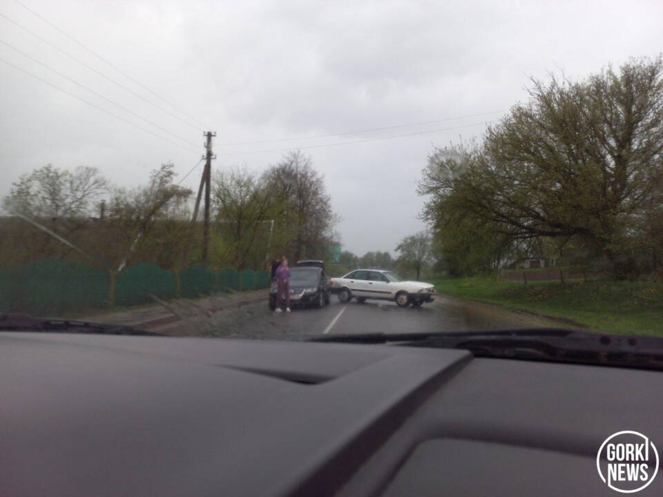 Читатели сообщают: сильный ливень с градом и авария из-за непогоды
