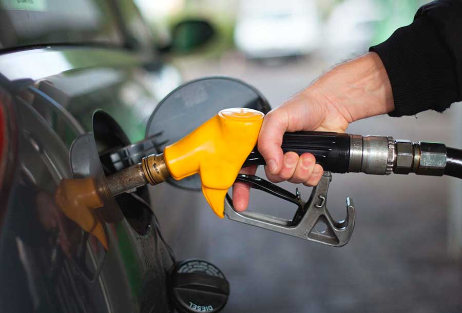 «Белнефтехим»: в Беларуси не будет резкого повышения цен на топливо