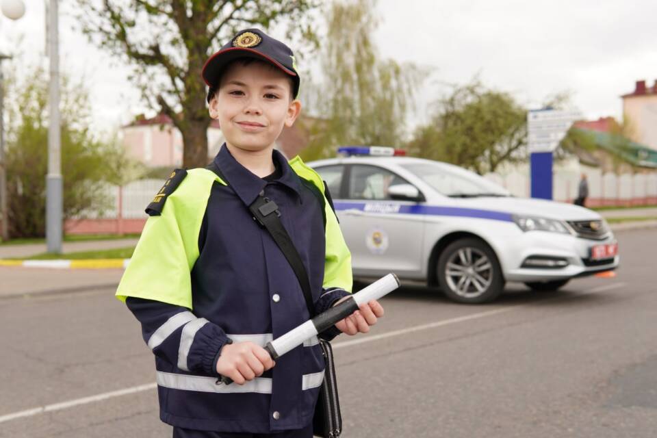 Сотрудники ГАИ в Горках провели конкурс по фигурному вождению велосипеда