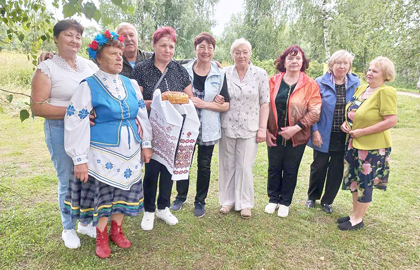 Праздник на сельской улице в деревне Ульяшино