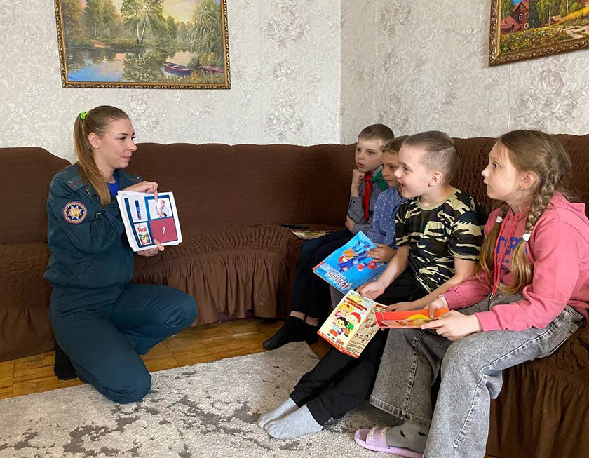 Горецкие спасатели посетили многодетные и опекунские семьи