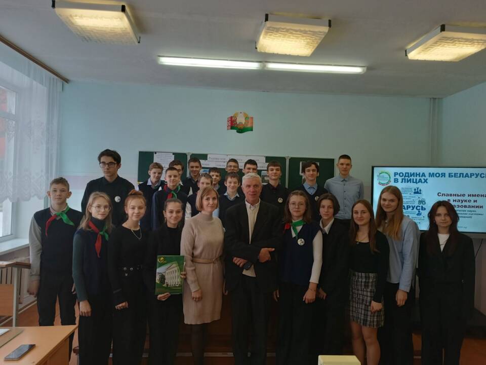 Для учащихся Ленинской средней школы организовали мероприятие в рамках информационно-образовательного проекта «ШАГ»