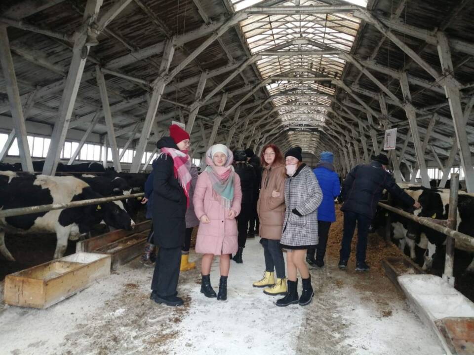 Ученики Ленинского УПК побывали с экскурсией на молочнотоварной ферме
