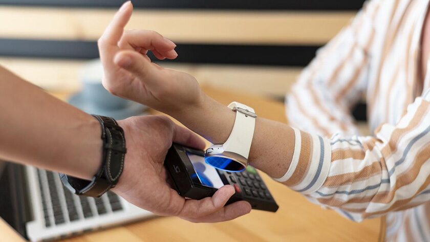 ​В Беларуси стал доступен еще один способ бесконтактной оплаты