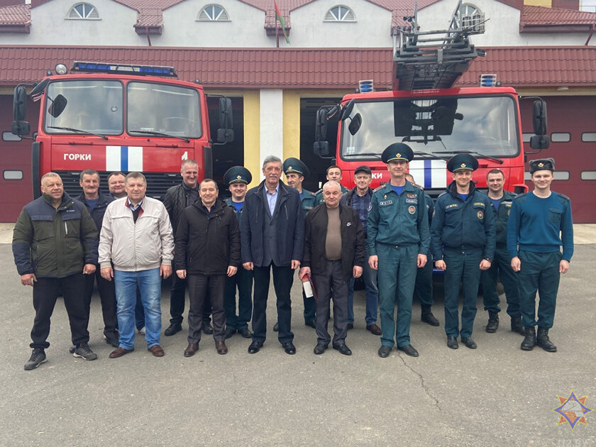 Коллектив Горецкого РОЧС сердечно поздравил с 55-летием старшего пожарного ПАСЧ-1 Виталия Андреенкова