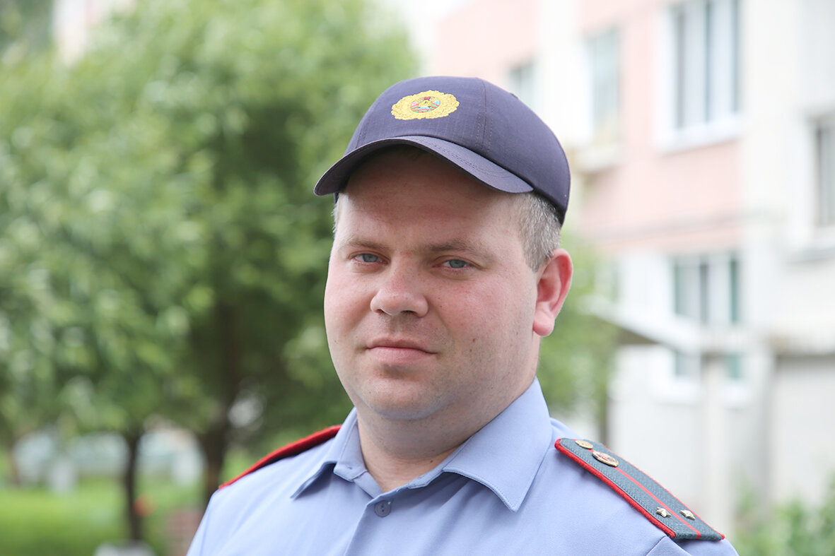 Участковый инспектор милиции отвечает на вопрос горожанина