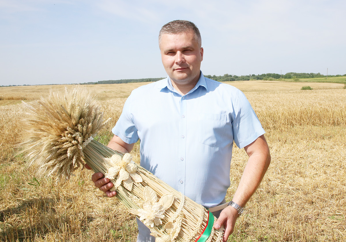 Об итогах жатвы и лидере среди сельхозпредприятий и хлеборобов рассказал Андрей Саланинка