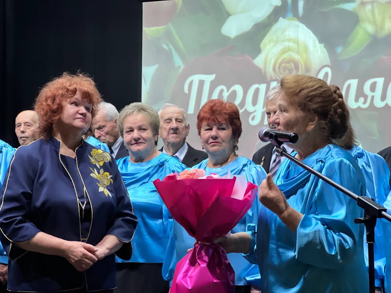 Творческий юбилейный вечер Ирины Шевчук, наполненный теплыми поздравлениями, прошел сегодня в школе искусств