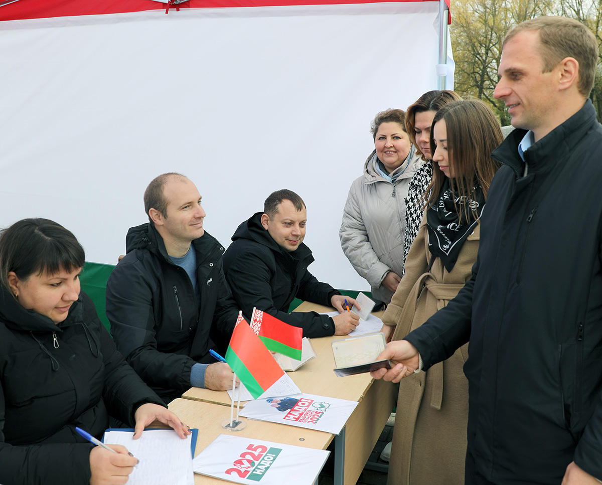 В Горках начался сбор подписей в поддержку выдвижения кандидатов в Президенты