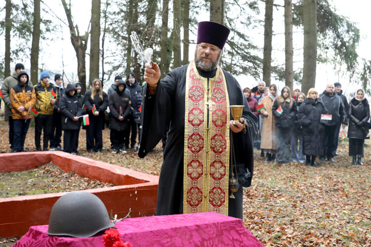 Сегодня на братской могиле в д. Тушевая Горецкого района перезахоронили останки неизвестных воинов, погибших в период Великой Отечественной войны