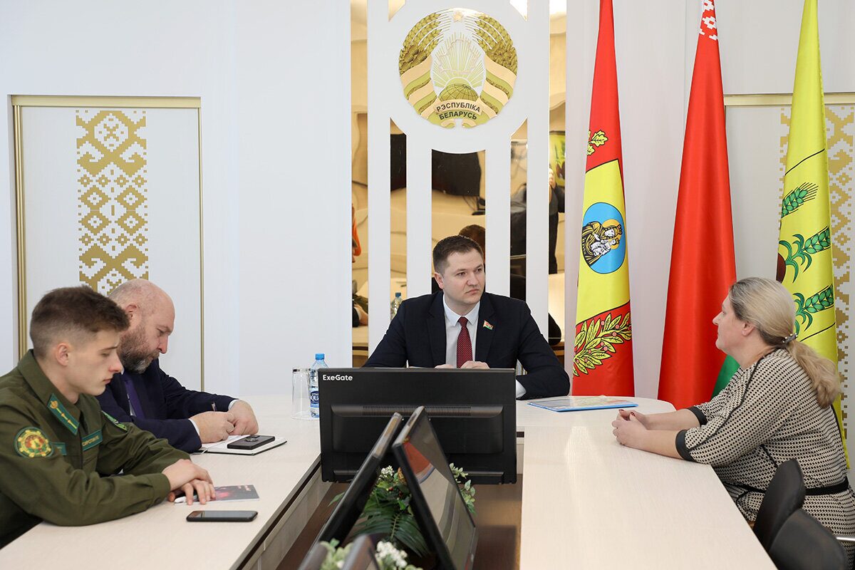 Депутат Владимир Павловский рассмотрел вопросы ЖКХ, жилья и трудовых отношений на приеме граждан в Горецком районе