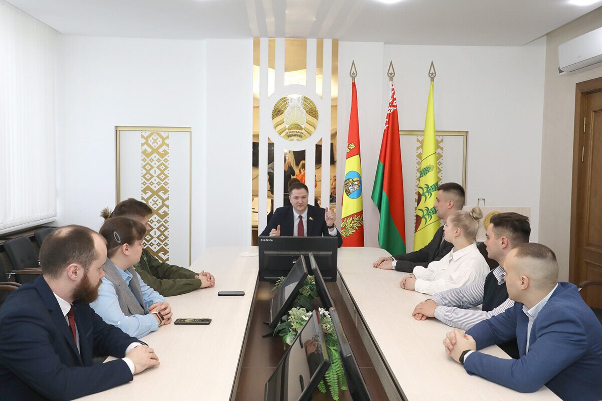 Обсуждение новых инициатив: о чем Владимир Павловский говорил на встрече с членами Молодежного парламента