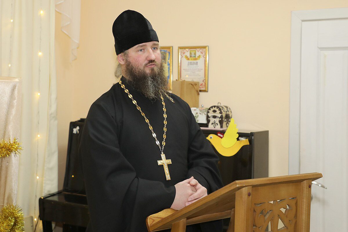 Как правильно подготовиться к проведению крещения и выбрать крестного?