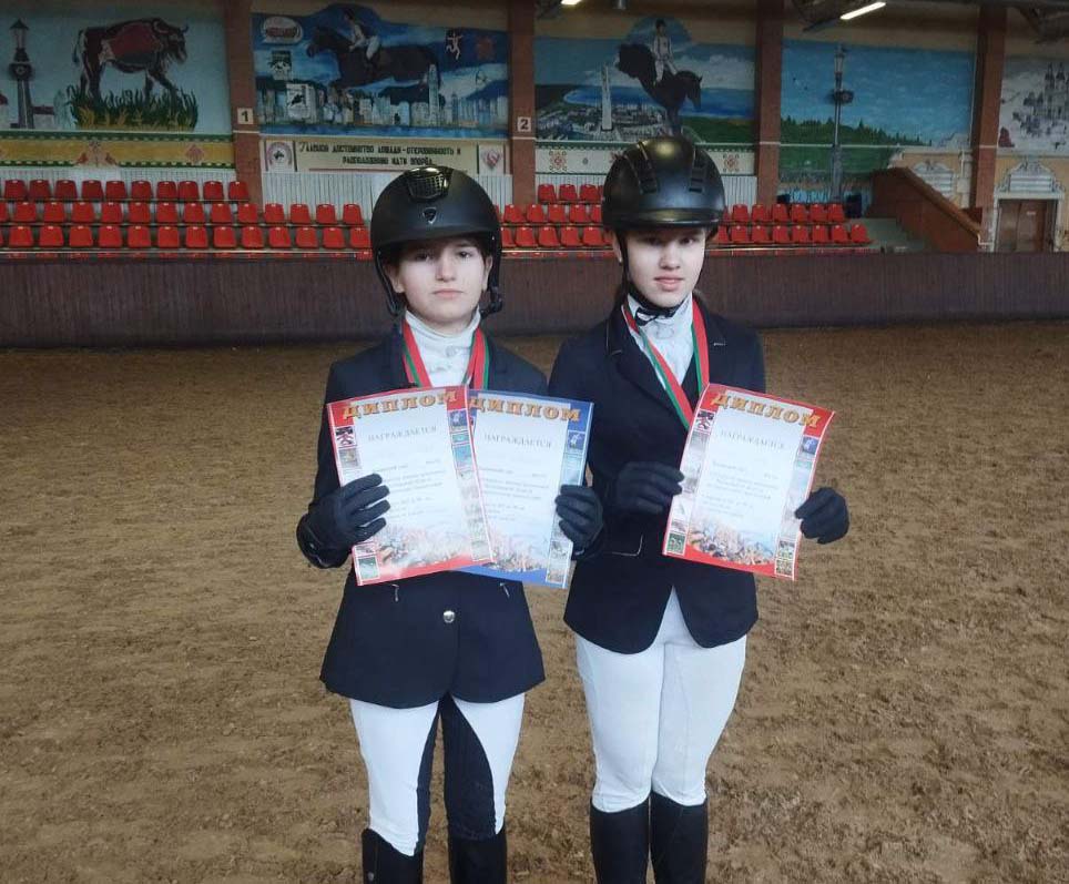 Горецкие спортсменки вернулись с медалями и дипломами с открытого зимнего чемпионата нашей области по преодолению препятствий