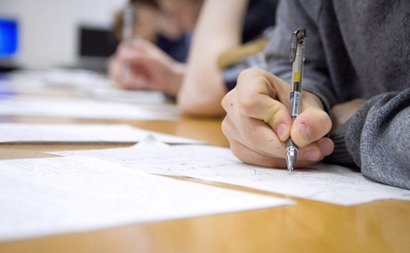 Абитуриенты смогут подавать документы в вузы Беларуси через электронную очередь. Как она будет работать?