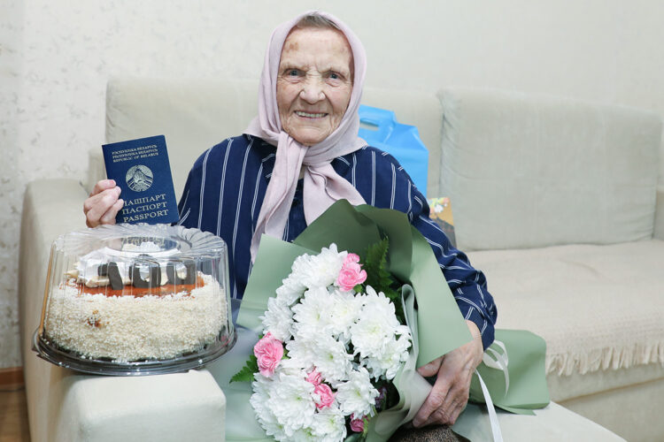 Жительница Горок празднует 100-летний юбилей в День Конституции