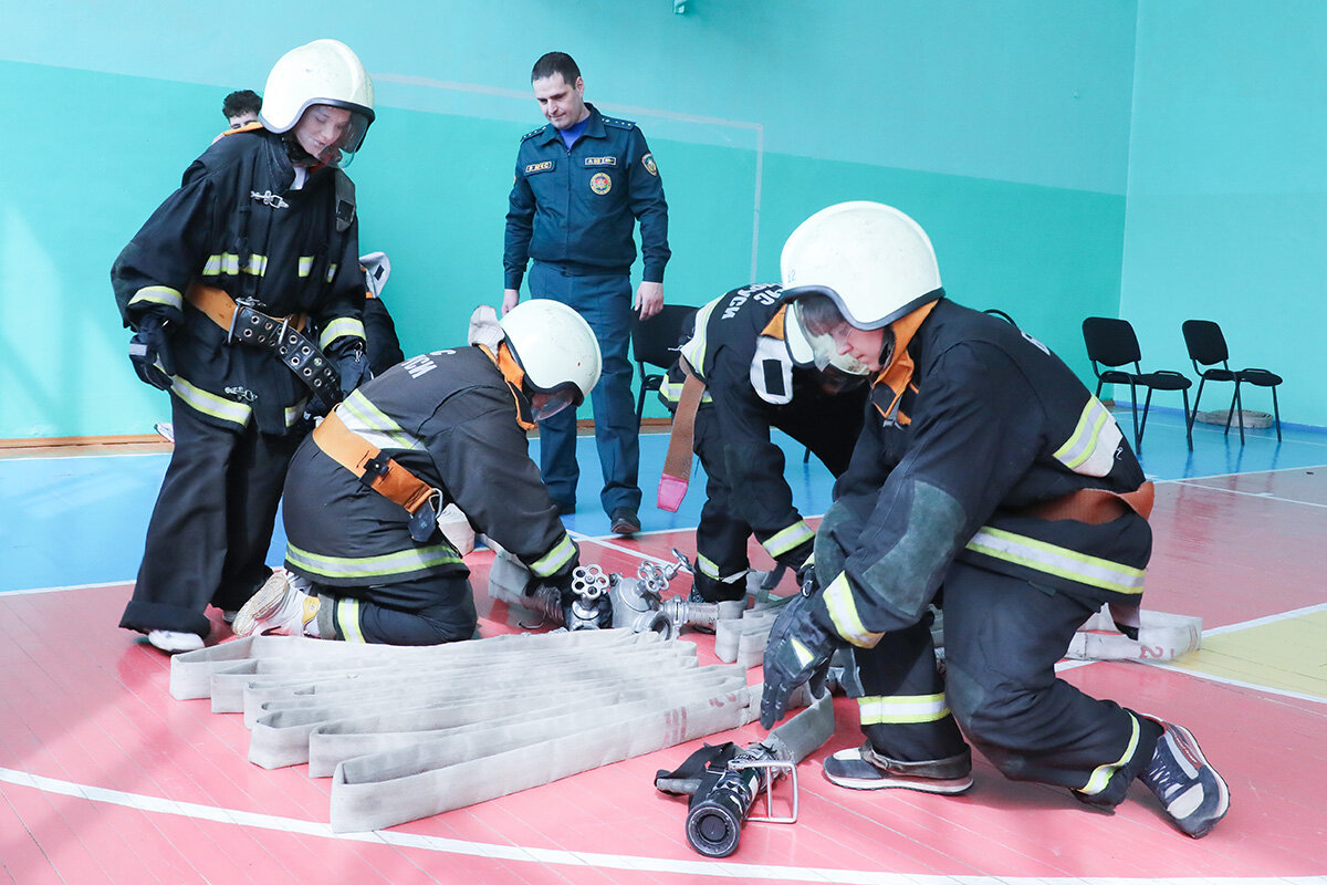 В СШ №4  дан старт ежегодному районному слету юных спасателей-пожарных