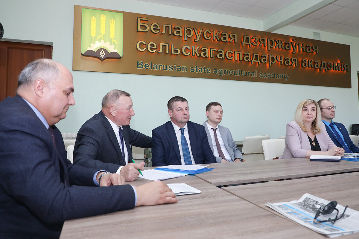 Круглый стол «Повышение престижа аграрных профессий» (фоторепортаж)