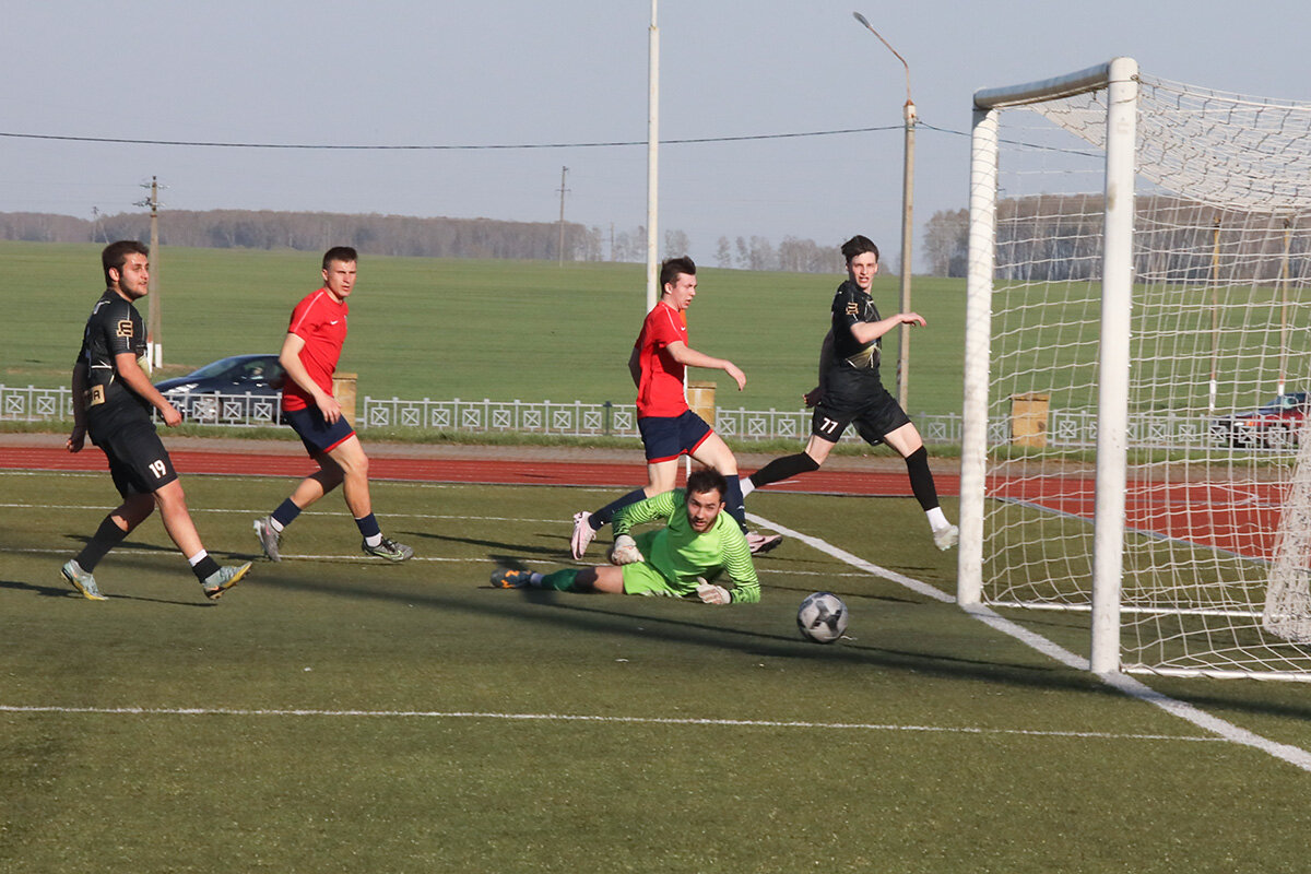 Фотофакт: в Горках прошла товарищеская встреча ФК «Горки» с ФК «Информ»