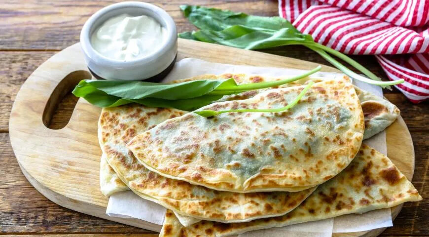 Готовим дома: сырные лепешки с зеленью